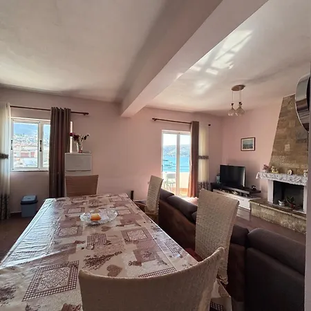 Beachfront Apartament *