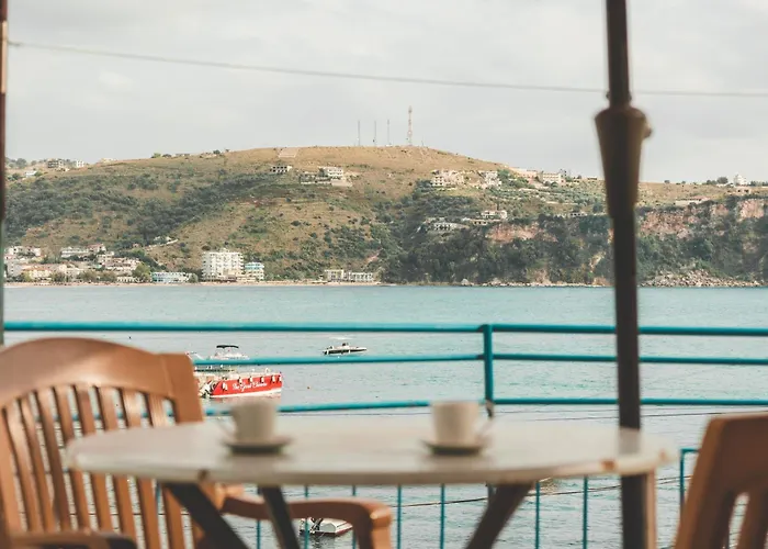 Beachfront Daire Himarë