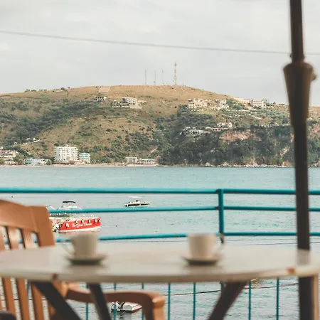 Beachfront Apartmán Himarë