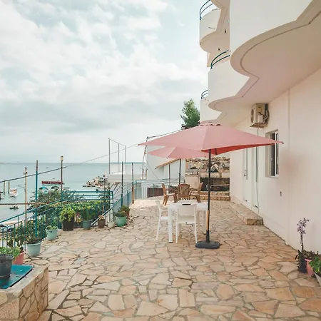 Beachfront Apartmán *